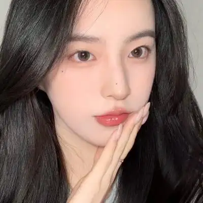 女生干净大方头像行人日暮少风雪乱山深