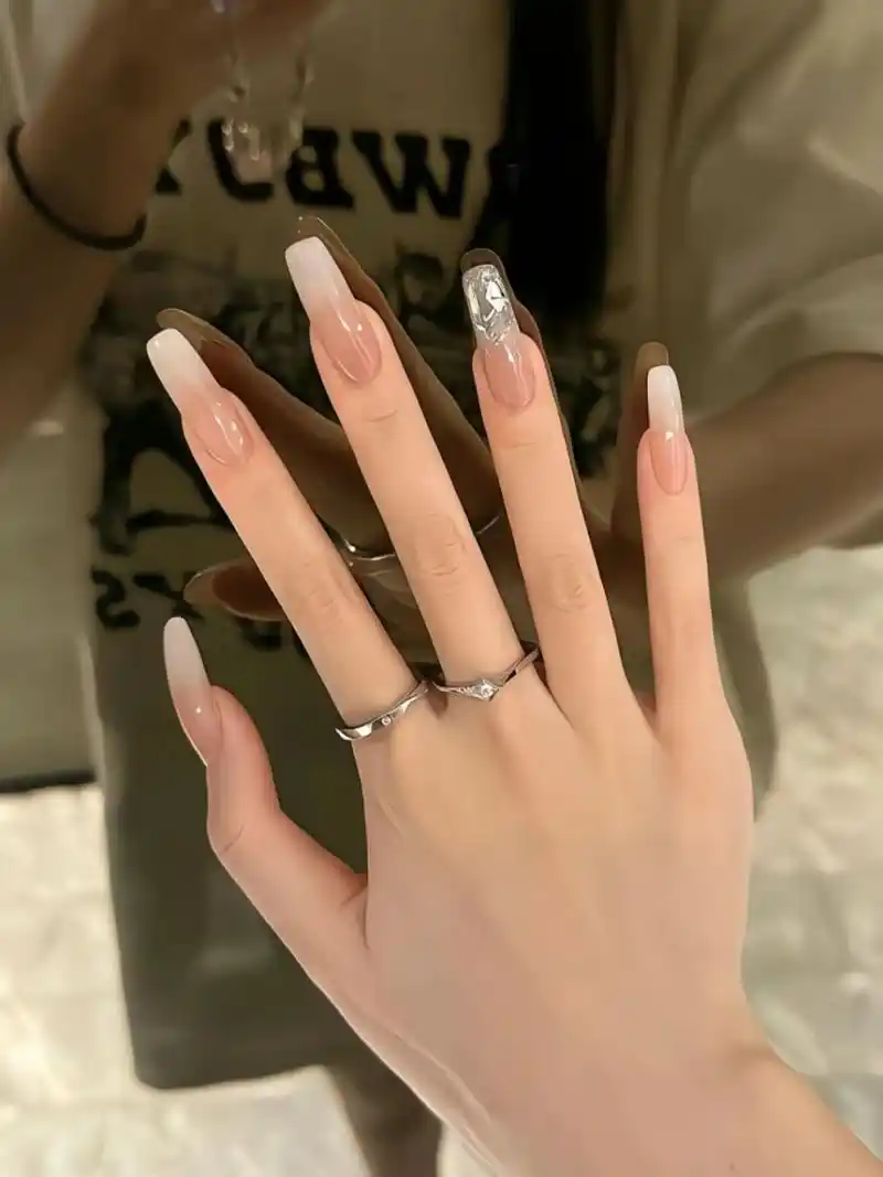 超级无敌好看的长款美甲  💅 长款美甲的设计真是太惊艳了!