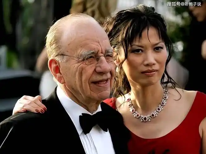 罗康瑞的前妻与现妻离婚时净身出户这两个女人不简单