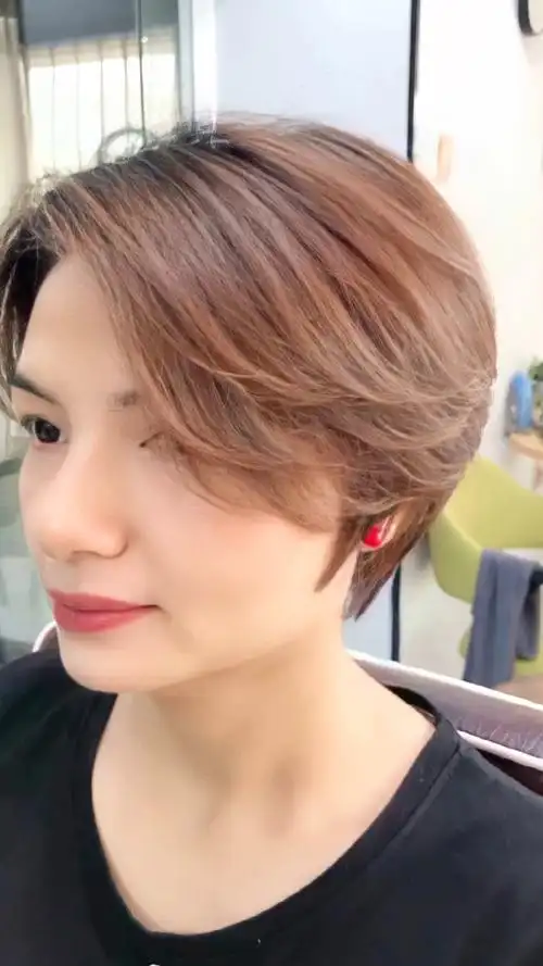 时尚清爽短发发型,显干练利落大方,方便打理