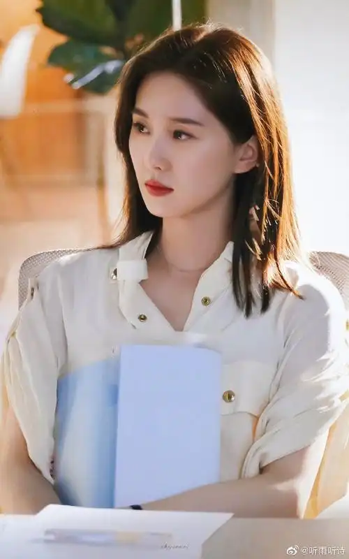 刘诗诗流金岁月# sos蒋南孙声音为什么这么. 来自听雨听诗 - 微博