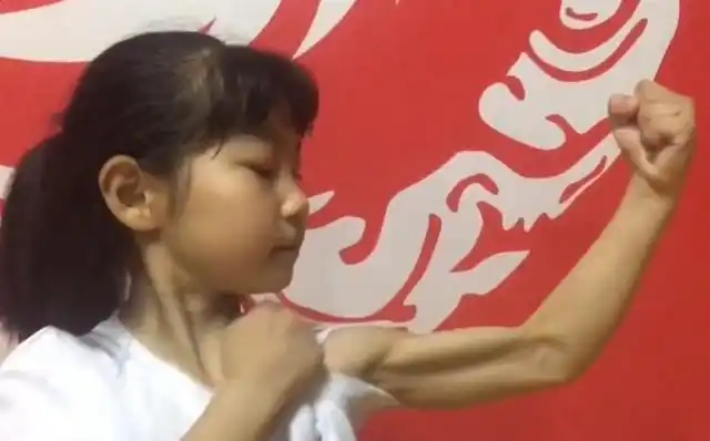 教练赞她比男孩还出色:跆拳道黑带水平|肌肉|女战士_网易订阅