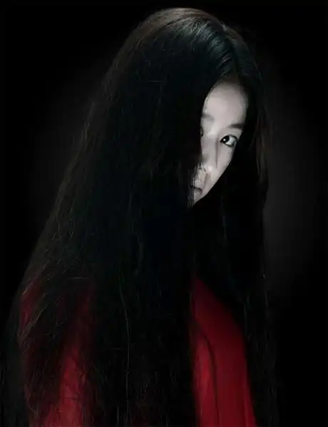 就要我们学习用色彩对比做搭配,但在荒郊野外这样搞,是不是有点吓人啊