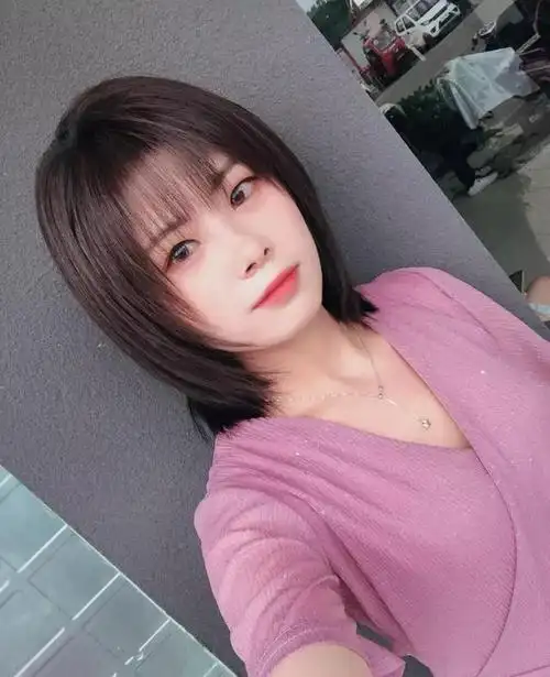 方脸适合卷发,圆脸短发更美(学生短发发型女圆脸图片) - 冷求网