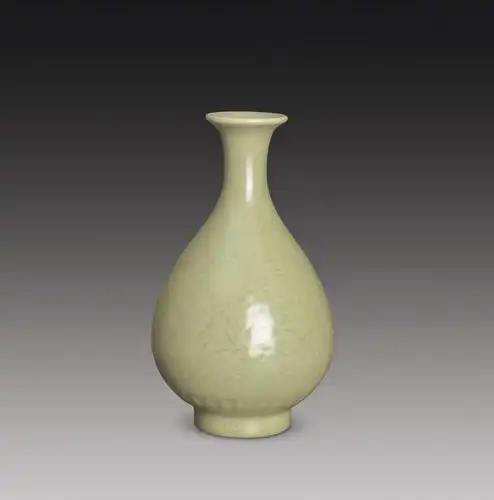 元龙泉窑划花缠技牡丹纹玉壶春瓶