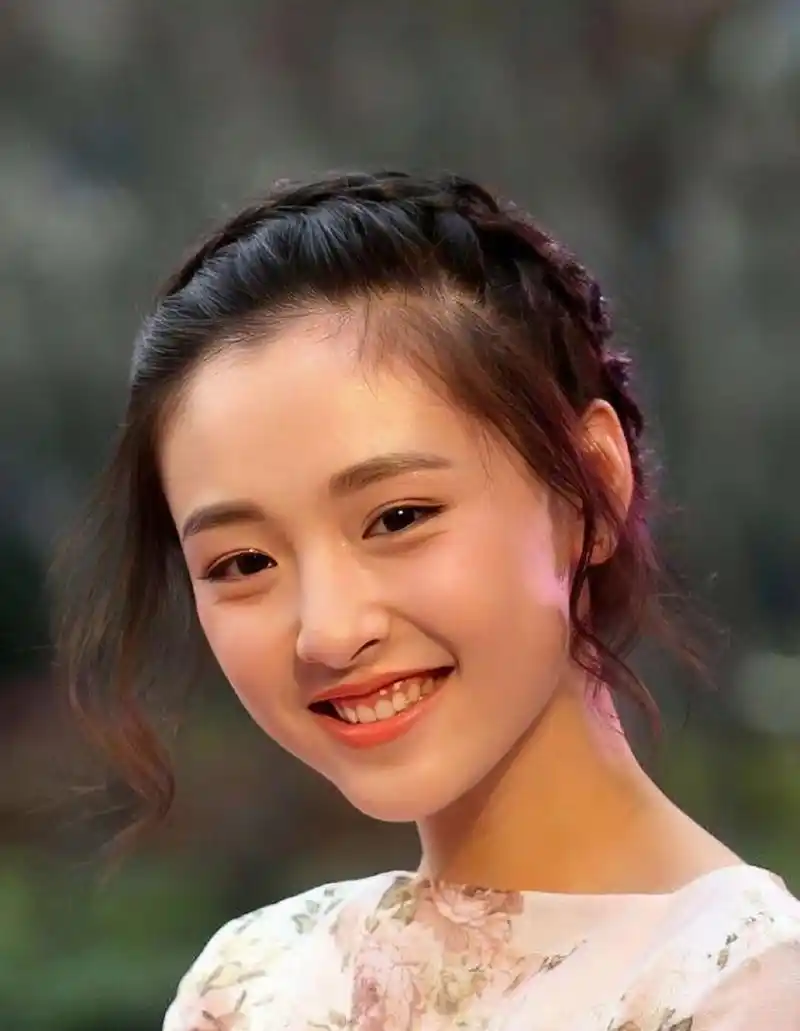 明星穿搭 大学生吴倩回来了 状态好好啊!