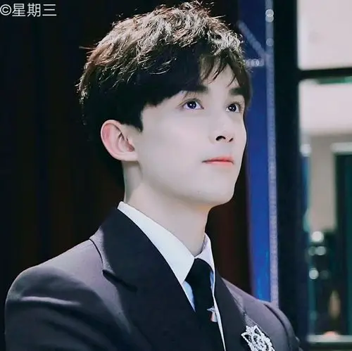 吴磊头像08星期三