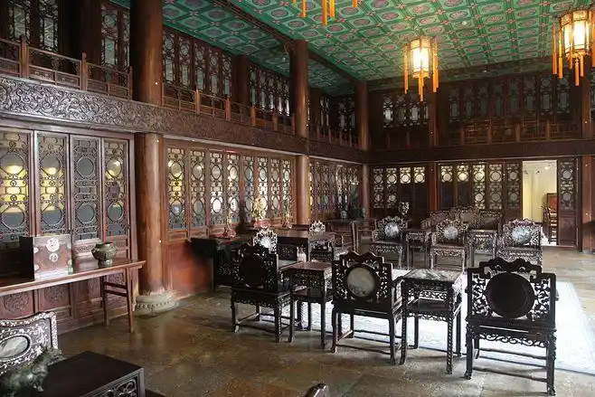 碧纱橱又称隔扇门格门是古代汉族建筑室内分隔的构件之一类似落地长窗