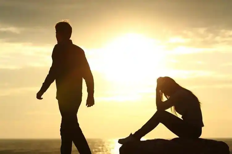 两个曾经相爱的人走到了需要分手那一步,这对于感情中的双方来说,都算