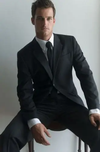 men fashion,black suit,man in black suit,men wearing suit,black