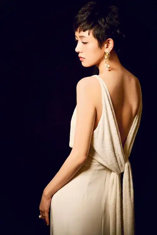 李晓峰出席ellemen盛典向电影幕后英雄致敬