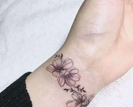小清新手腕樱花纹身图案