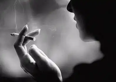 求非主流黑白伤感抽烟qq头像