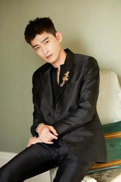 张翰暖橘古堡大片