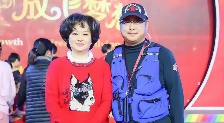 鞠萍:离婚后独自带娃,二婚嫁给普通人,终遇到幸福_台里_父母_姐姐