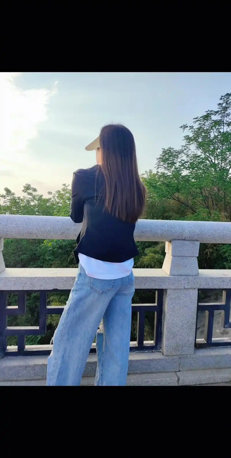 背影女孩 @❤小爱: 可惜我不穿碎花裙,也不懂穿polo衫