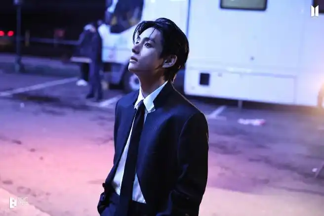 防弹少年团超话【240317 weverse】更新:  v fri(end)s mv photo