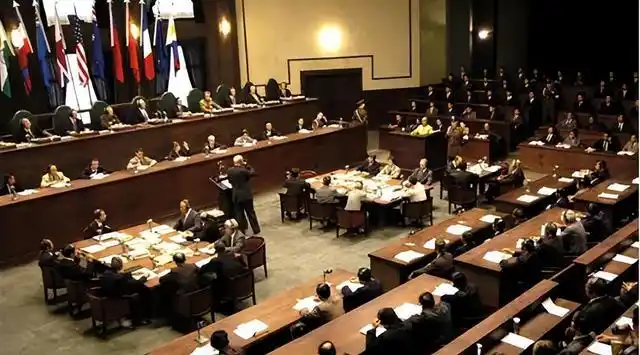 日本投降后,远东国际军事法庭开始对日本战犯进行公开审判,即著名的