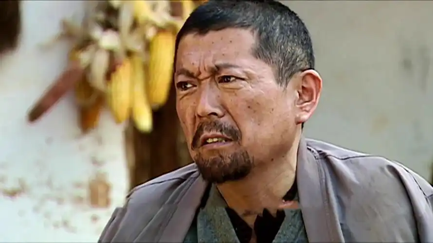 首先,就是最先出场的许百顺,许百顺作为他的爹,别看人家总是动不动就