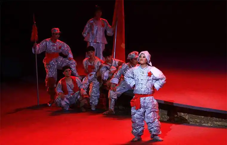 儿童剧《红孩子》线上展播 歌声转动时间年轮,旋律唤起遥远记忆_艺术