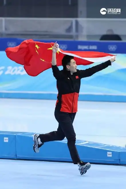 破奥运会纪录高亭宇获速度滑冰男子500米冠军