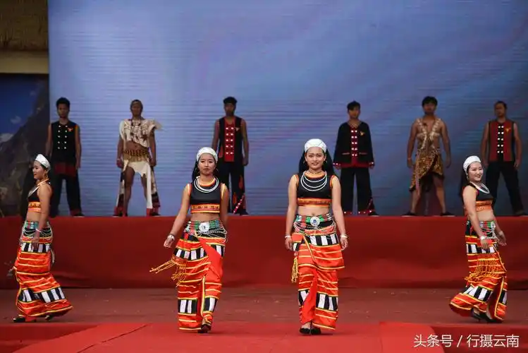 佤族服装图片「佤族服装图片男」 - 摸索网