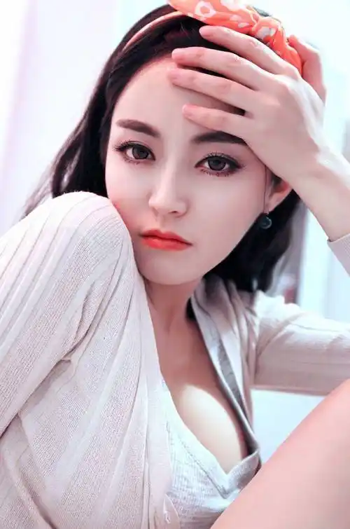 有种站姿叫潘春春的"仙女站", 一颦一笑简直就是美翻了_衣服_因为_潘