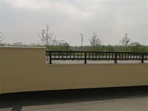 女儿墙压顶坡度向内还是外_齐家网