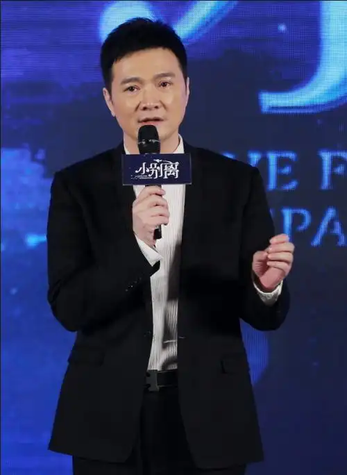 回顾吴玉华:一婚嫁汪俊因丁克离婚,二婚嫁画家生两娃,现幸福美满