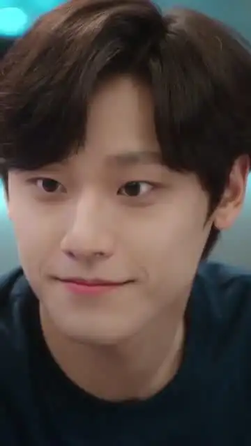 李到晛是宝藏男孩是个阳光少年一笑起来让你分分钟沦陷