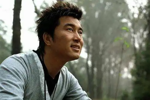 从当红歌手到自毁前程,唱《懂你》的满文军,现在怎么样了?