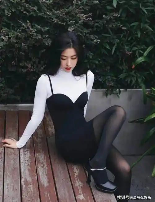 原创朱珠不愧全球最美面孔一袭亮片裙走红毯美人鱼身段瞩目