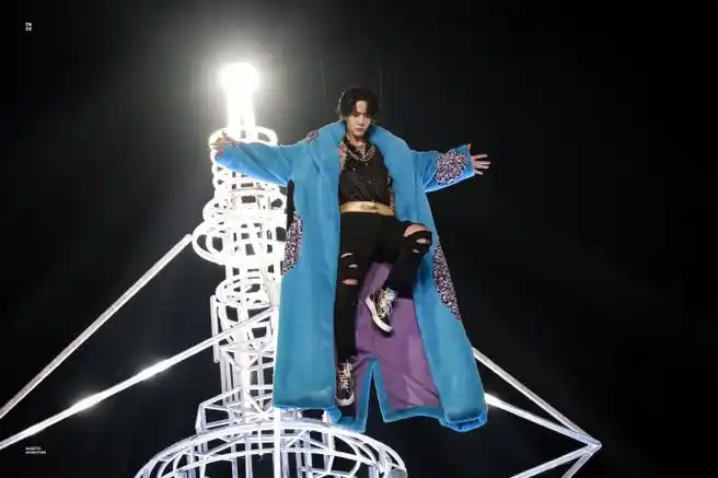 王一博吊威亚后空翻