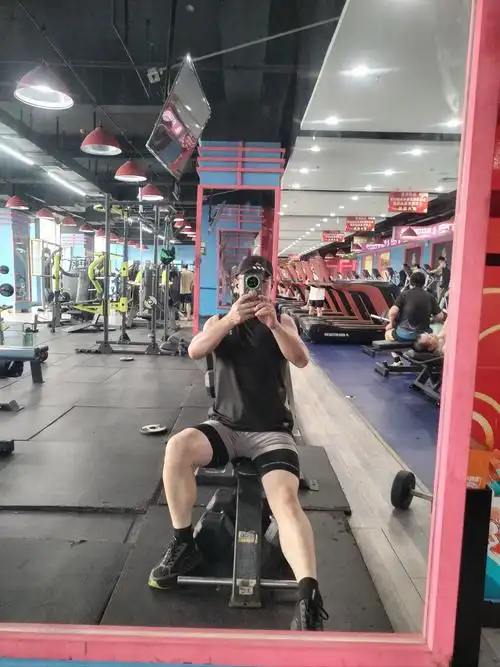 健身房男人记