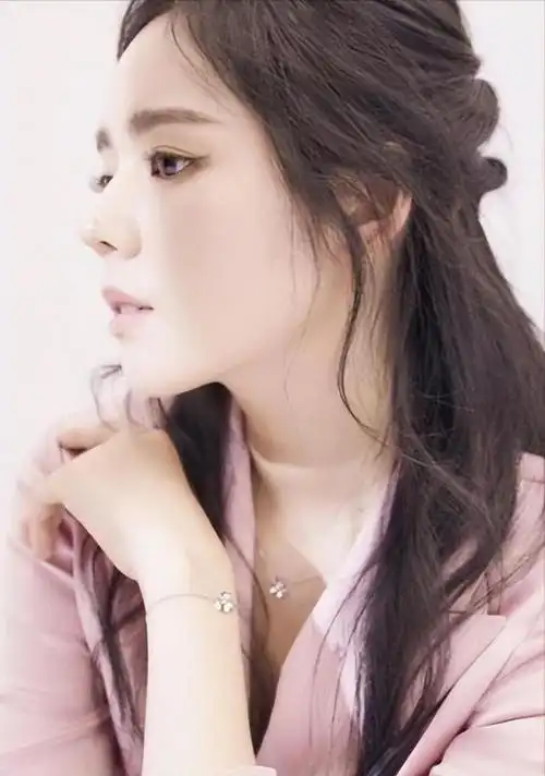 这可是个不折不扣的美女明星啊!41岁的韩佳人,她的颜值实在是太高了!