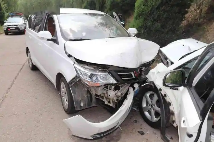 2021年8月15日12时许,杨某某驾驶晋a3**1号小型普通客车,行驶至夏木线