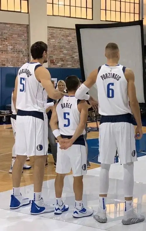 已知博班2米21 求这位高他两头的队友身高-图