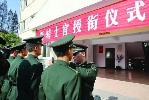 大专毕业生参军入伍:直招士官和义务兵该如何选择?