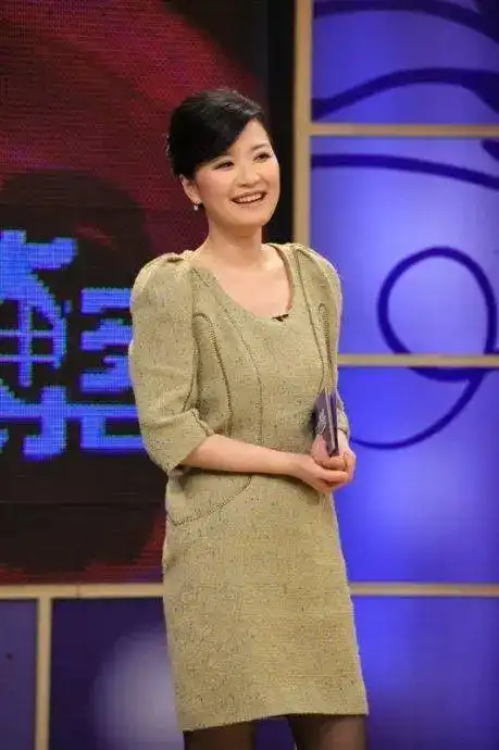 孩子一多,老人的精力难免会分散,所以,小时候的陈蓉,哭一个上午没人理