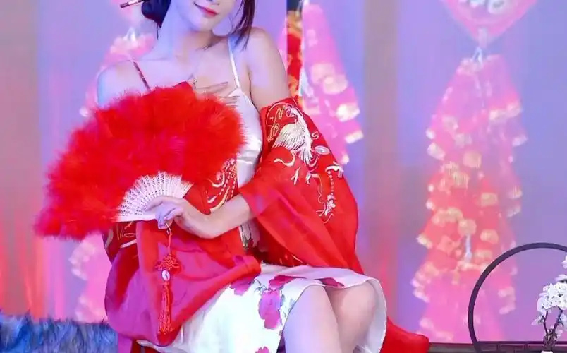 抖音小姐姐璐宝luby03月09号性感热舞黄龄风月