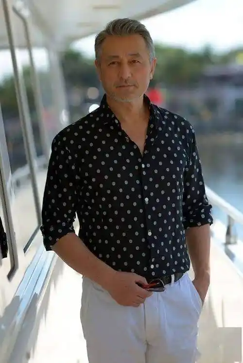 50岁以上的男士发型这样剪花白头发也帅气