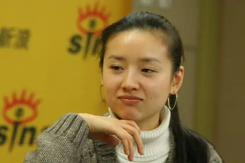 图文董洁聊蓝莓之夜微微撅嘴表情可爱