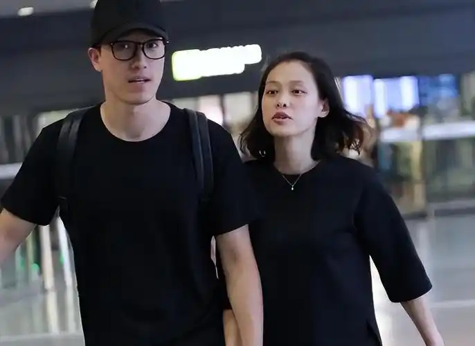 刘翔近况(刘翔和二婚妻子吴莎现身机场)