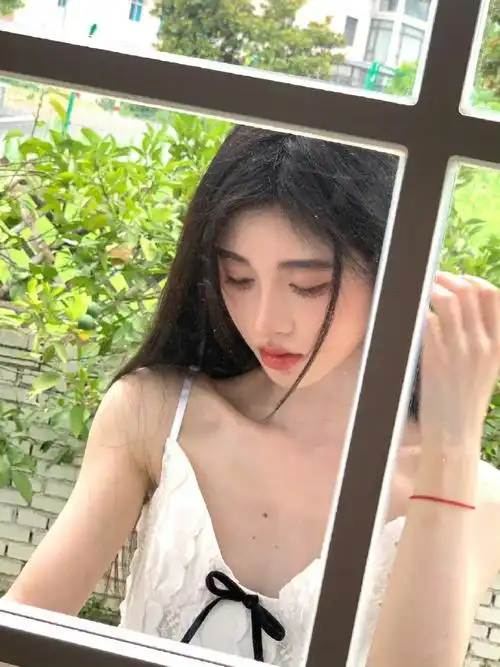 鞠婧祎蕾丝吊带裙