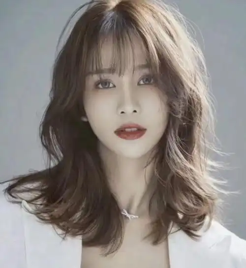 2022年减龄锁骨烫发,一定不能错过的锁骨发发型