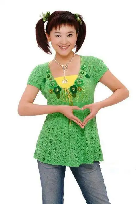 98年就进入央视少儿频道,因为脸蛋圆圆,被小朋友们亲切的称为月亮姐姐