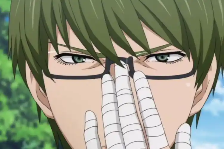 绿间的招牌动作扶眼镜难忘他缠着绷带的纤细的指尖