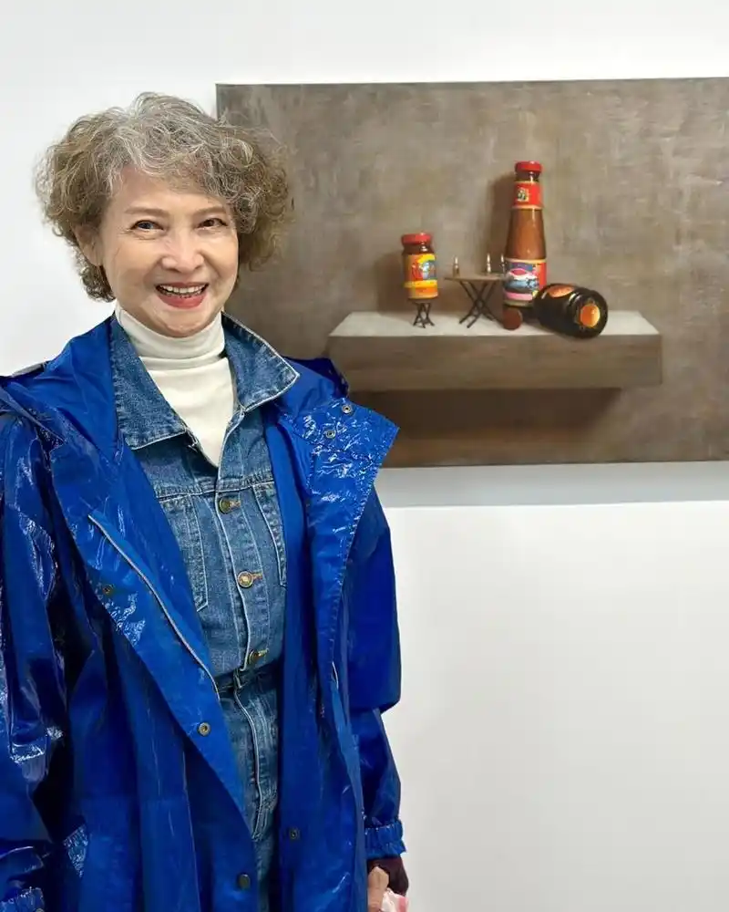 影后萧芳芳迎77岁生日!惊艳现身画展,穿搭时髦高级美到令人失语