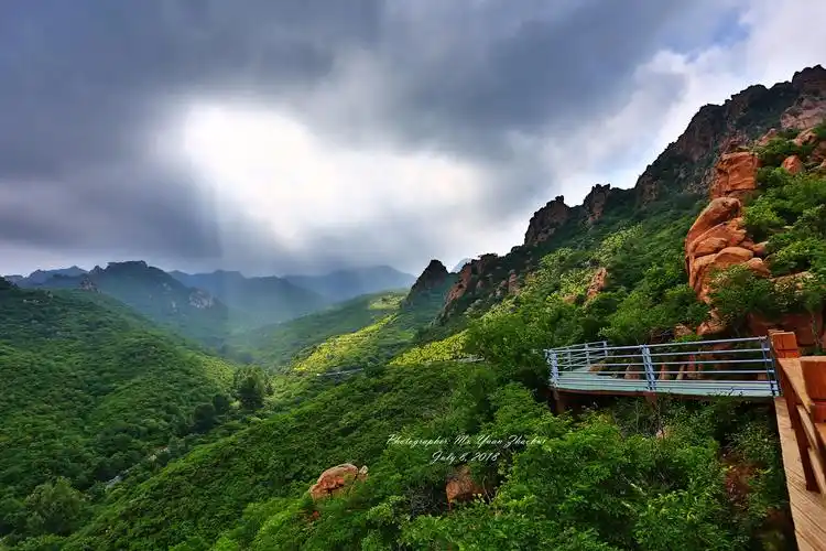 p>辽宁北票大黑山旅游景区位于 a target="_blank" href="/item/辽宁