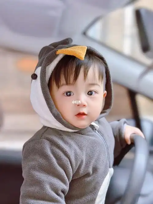 大眼睛白嫩嫩萌新男宝宝